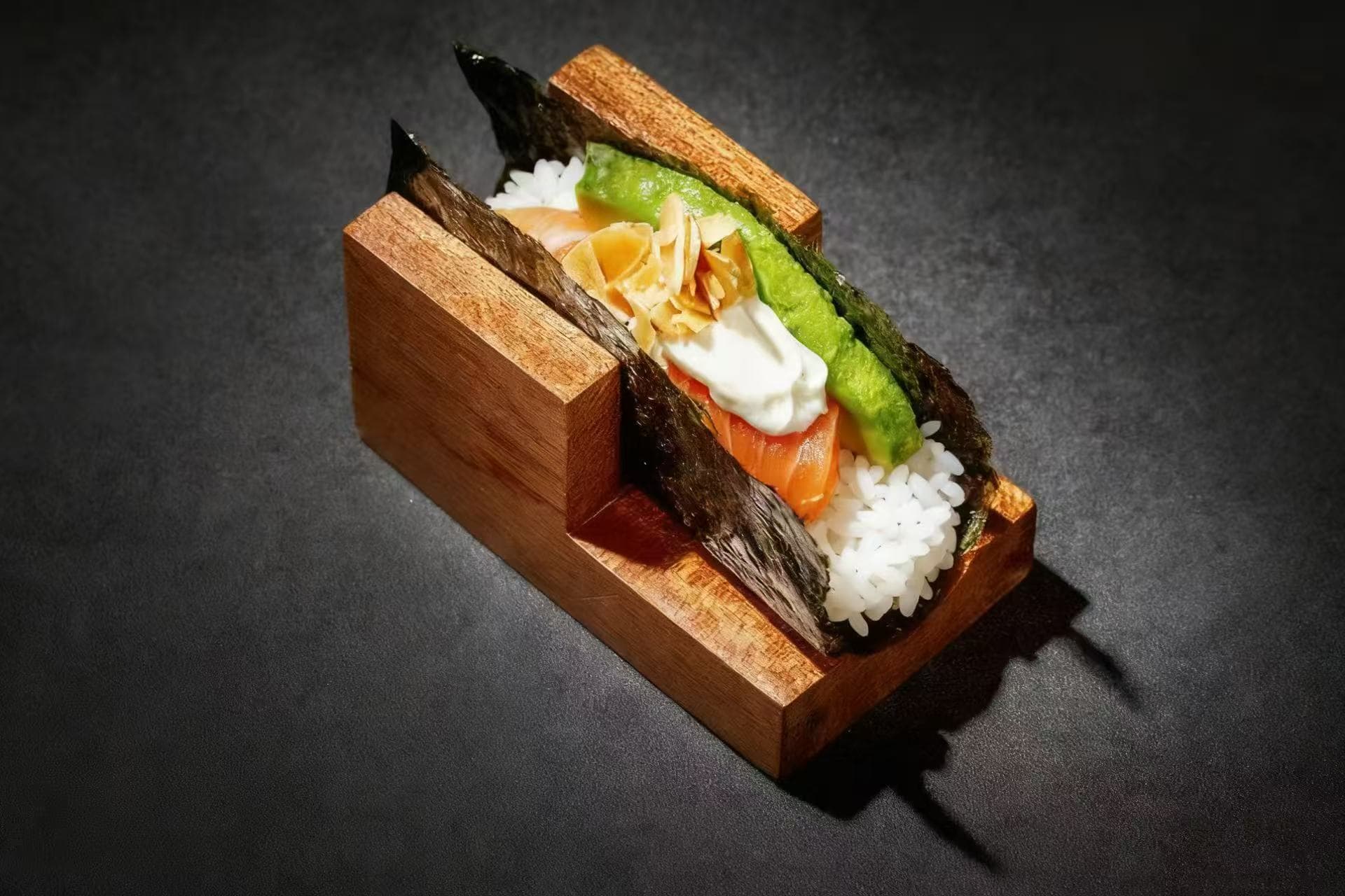 Imagem do menu T120. Temaki salmão