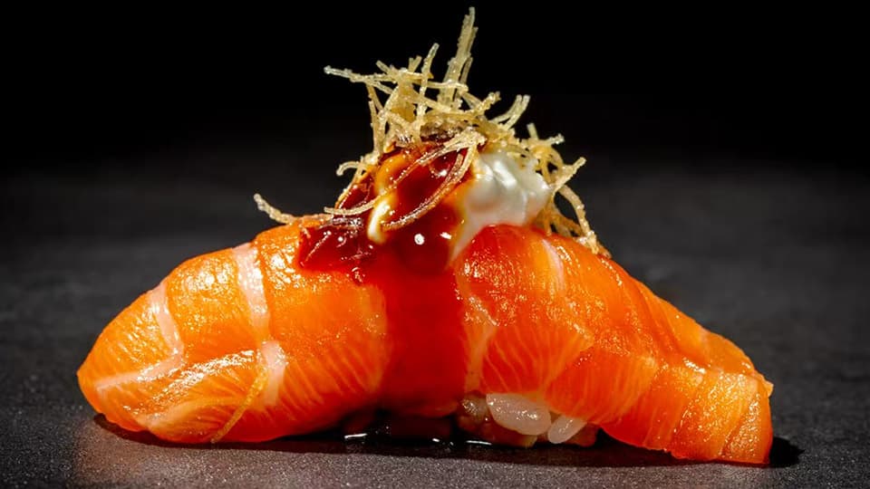 Imagem do menu N38. Nigiri salmão Philadelphia